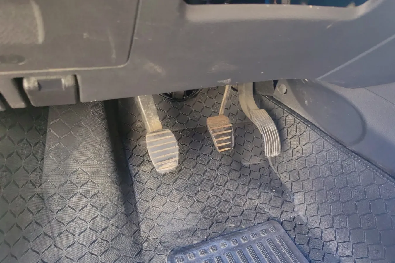 2014 DongFeng Forthing Joyear X3 1.5L 120HP L4 5MT,autocango,china used car exporter,china ev exporter,chinese used car exporter,chinese used ev exporter