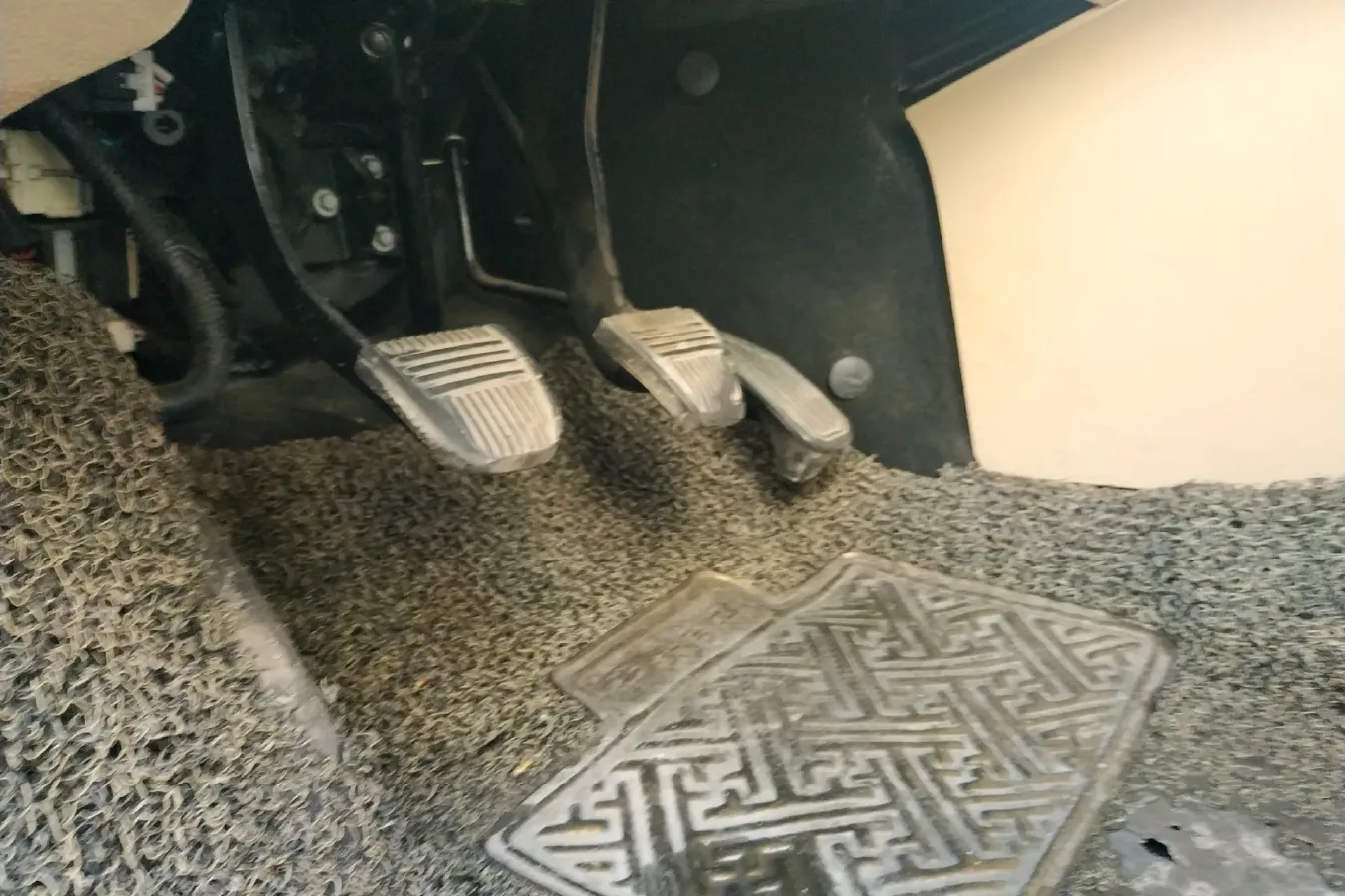 2014 JinBei Grace 2.4L 139HP L4 5MT,autocango,china used car exporter,china ev exporter,chinese used car exporter,chinese used ev exporter