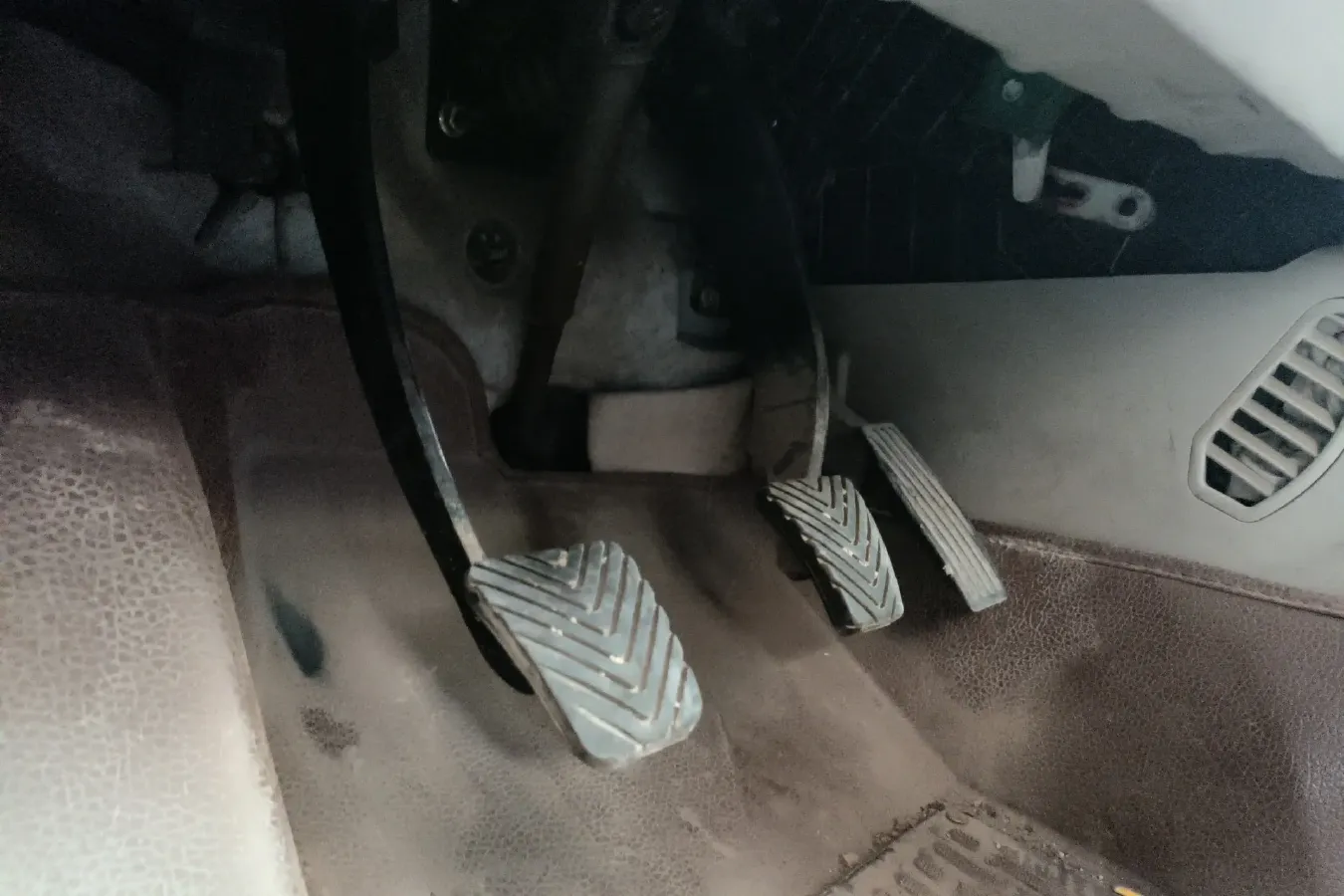 2012 ChangAn Alsvin V5 1.5L 114HP L4 5MT,autocango,china used car exporter,china ev exporter,chinese used car exporter,chinese used ev exporter