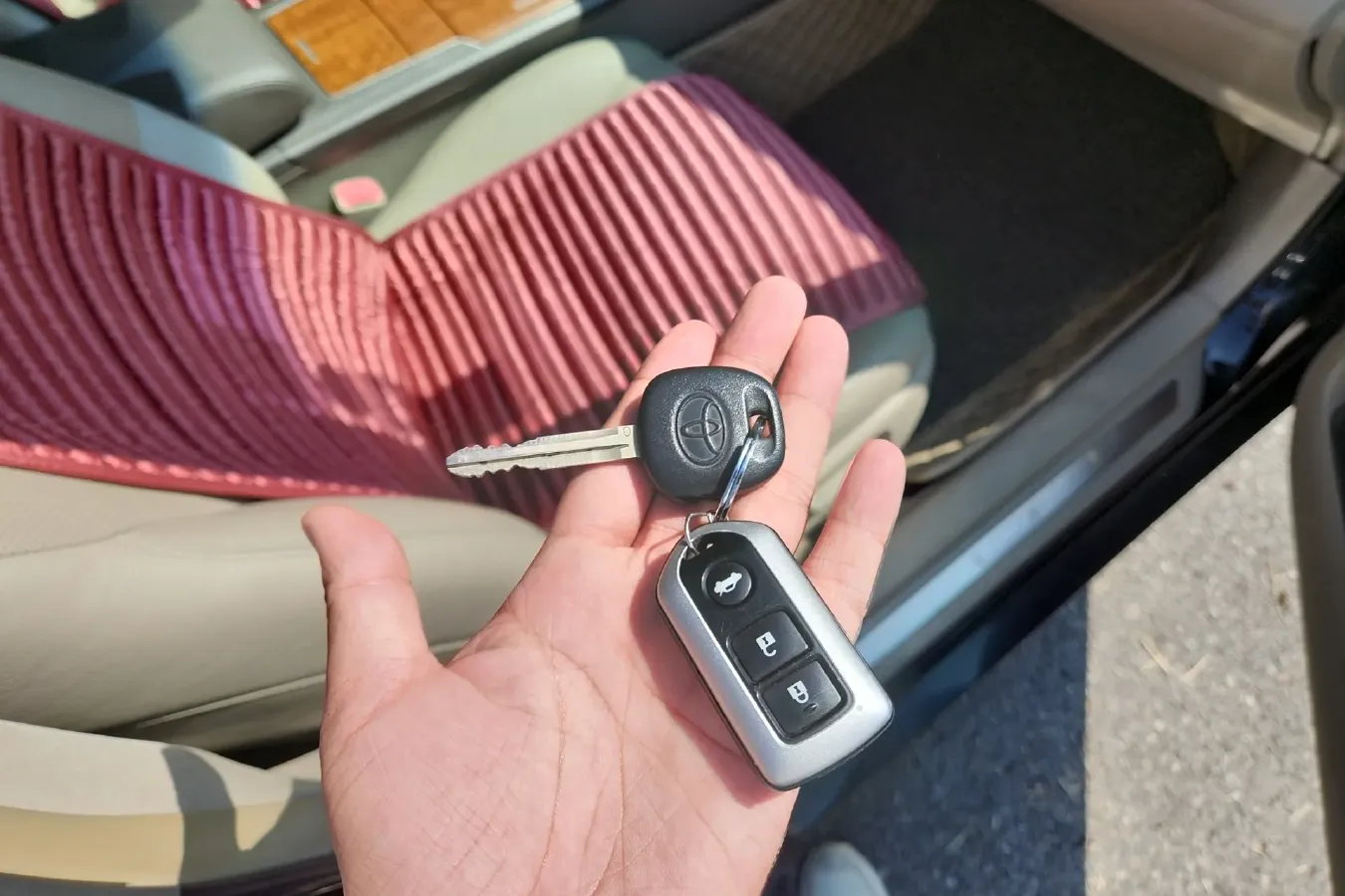 2011 Toyota Camry 2.0L 147HP L4 4AT,autocango,china used car exporter,china ev exporter,chinese used car exporter,chinese used ev exporter