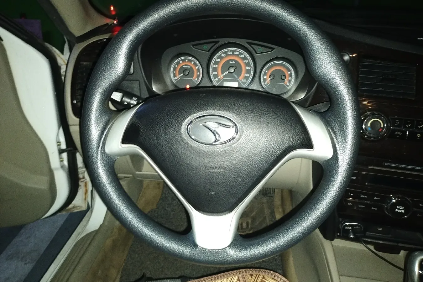 2014 Soueast V3 1.5L 120HP L4 5MT,autocango,china used car exporter,china ev exporter,chinese used car exporter,chinese used ev exporter