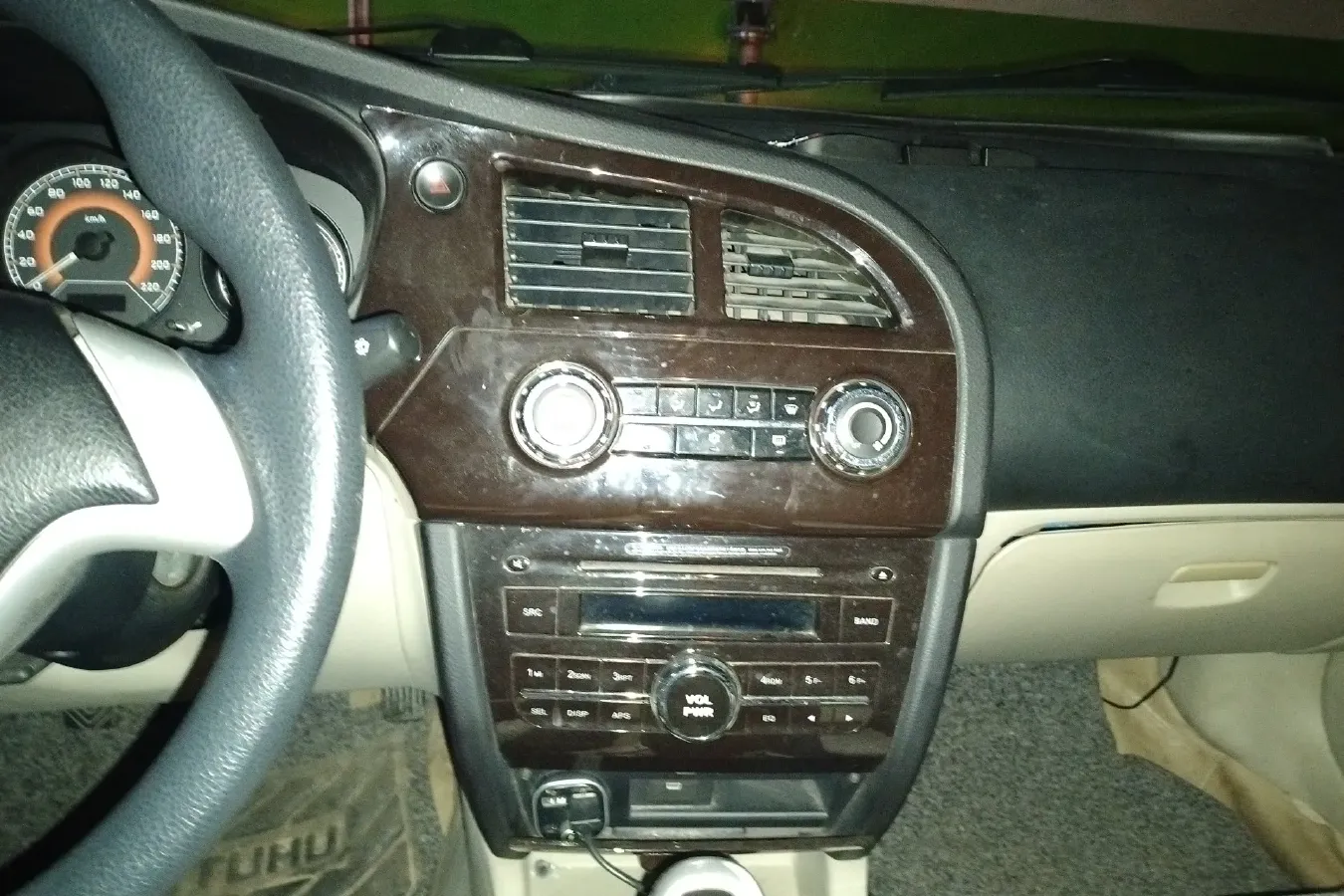 2014 Soueast V3 1.5L 120HP L4 5MT,autocango,china used car exporter,china ev exporter,chinese used car exporter,chinese used ev exporter