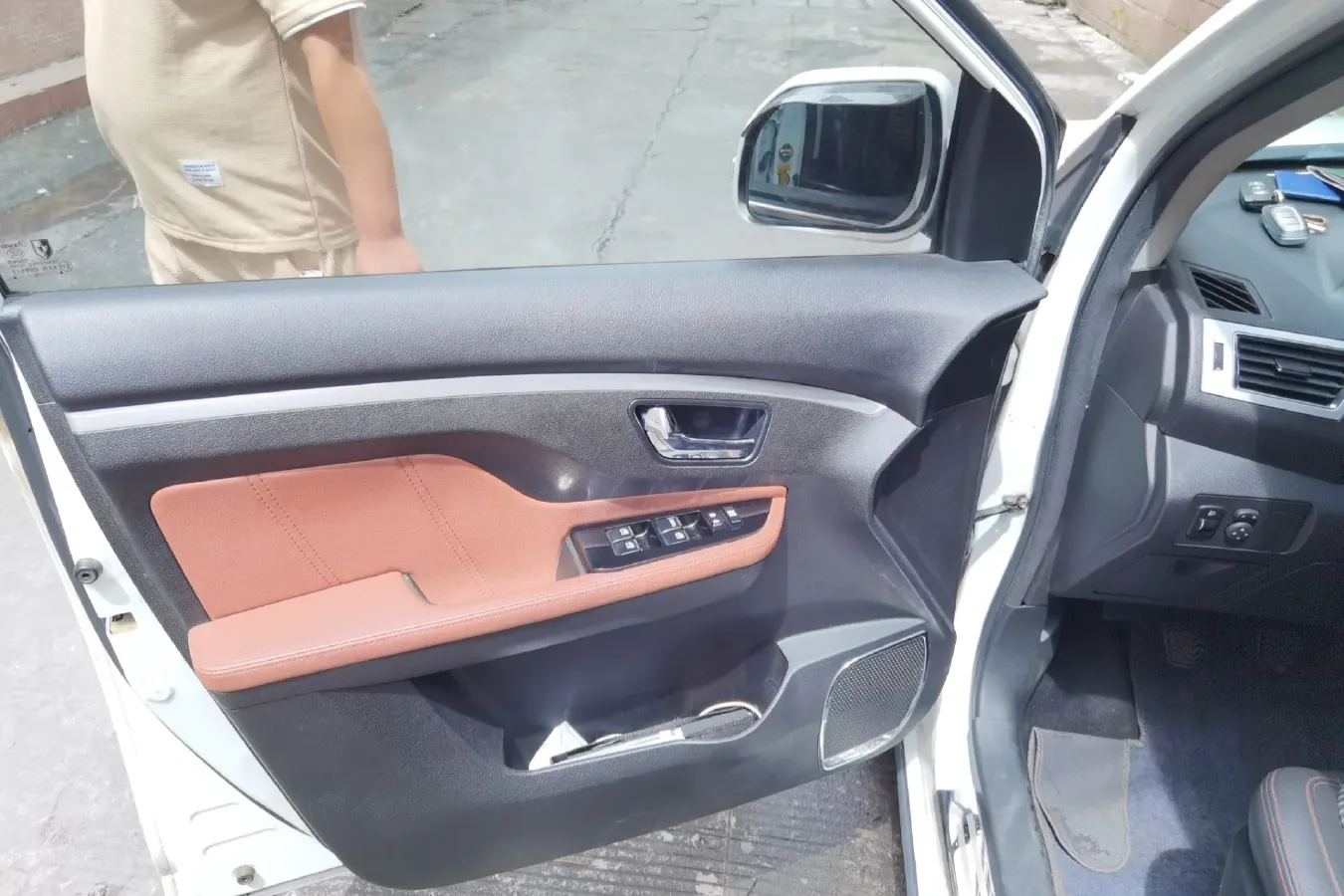 2016 JinBei ZhiShang S35 1.5L 102HP L4 5MT,autocango,china used car exporter,china ev exporter,chinese used car exporter,chinese used ev exporter