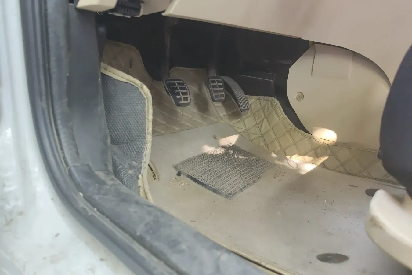 2016 Chery Fulwin 2 1.5L 109HP L4 5MT,autocango,china used car exporter,china ev exporter,chinese used car exporter,chinese used ev exporter