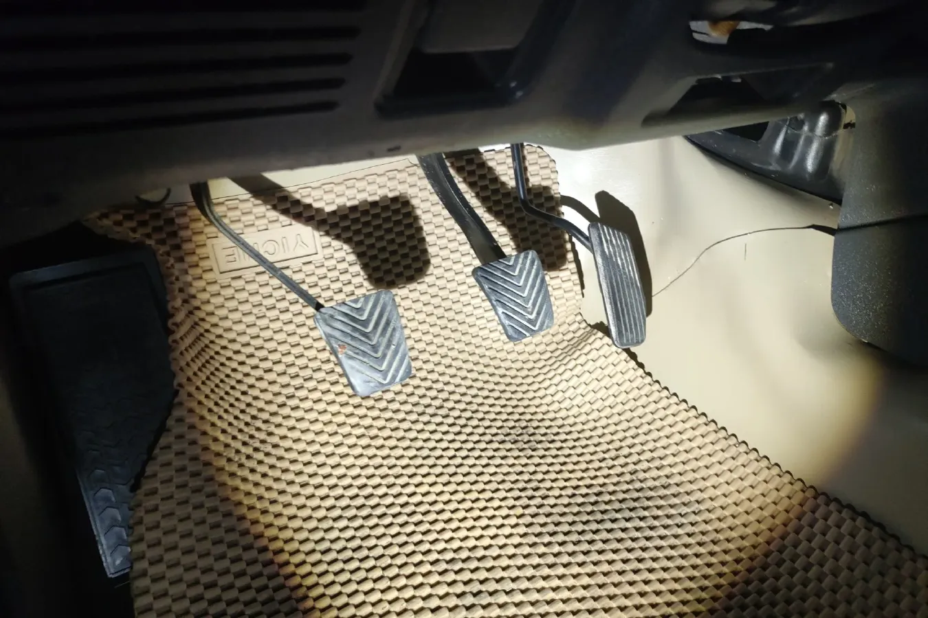 2009 Leopaard Black King Kong 2.4L 125HP L4 5MT,autocango,china used car exporter,china ev exporter,chinese used car exporter,chinese used ev exporter