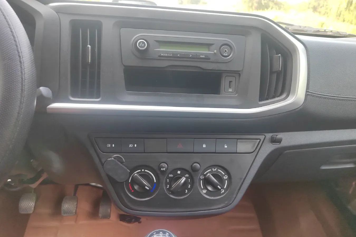 2021 ChangAn Kaicene ShenQi T30 1.6L 122HP L4 5MT,autocango,china used car exporter,china ev exporter,chinese used car exporter,chinese used ev exporter