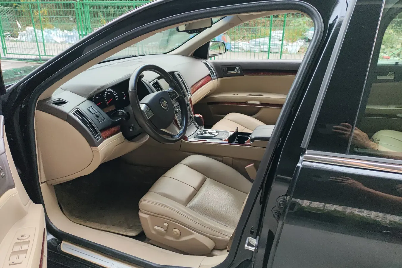 2010 Cadillac SLS 3.0L 272HP V6 6AT,autocango,china used car exporter,china ev exporter,chinese used car exporter,chinese used ev exporter