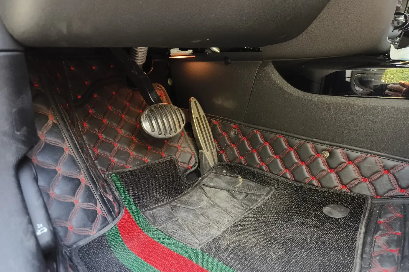 2022 MINI JCW CLUBMAN 2.0T 272HP L4 8AT,autocango,china used car exporter,china ev exporter,chinese used car exporter,chinese used ev exporter