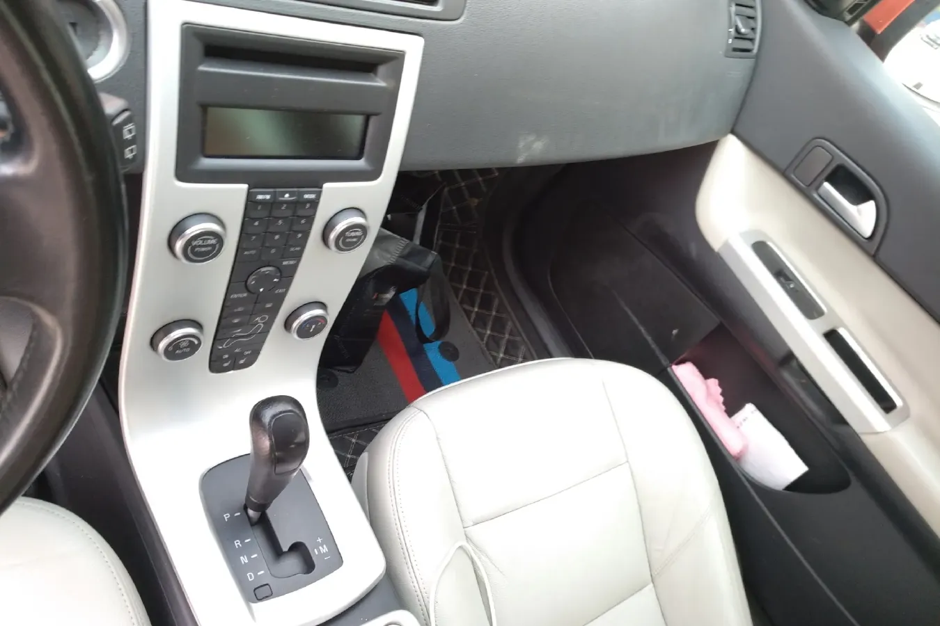 2012 Volvo C30 2.0L 145HP L4 6DCT,autocango,china used car exporter,china ev exporter,chinese used car exporter,chinese used ev exporter