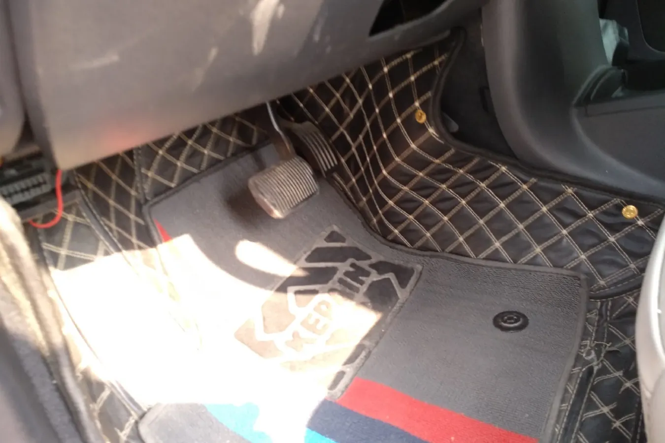 2012 Volvo C30 2.0L 145HP L4 6DCT,autocango,china used car exporter,china ev exporter,chinese used car exporter,chinese used ev exporter