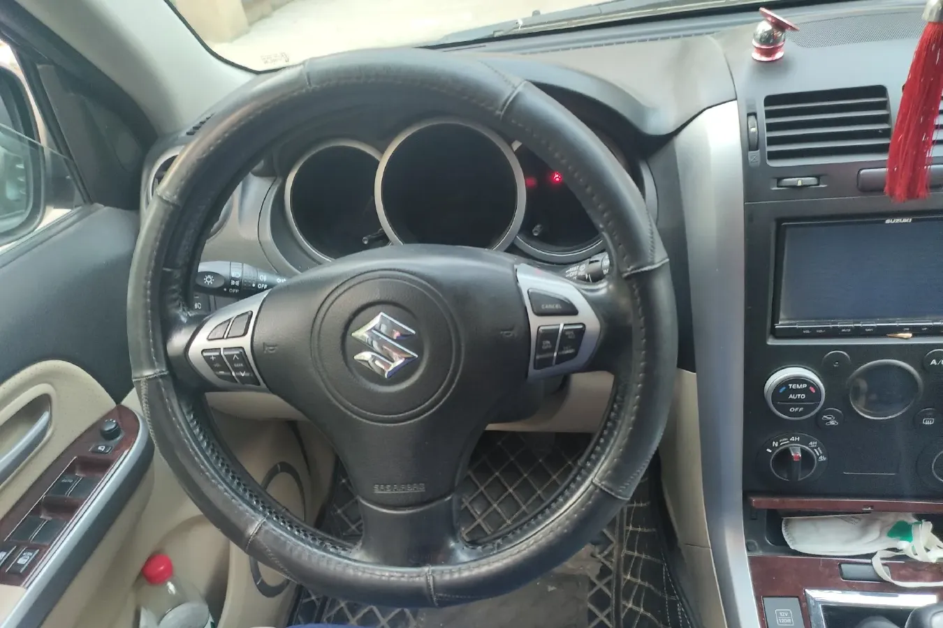 2012 Suzuki Grand Vitara 2.4L 166HP L4 5MT,autocango,china used car exporter,china ev exporter,chinese used car exporter,chinese used ev exporter