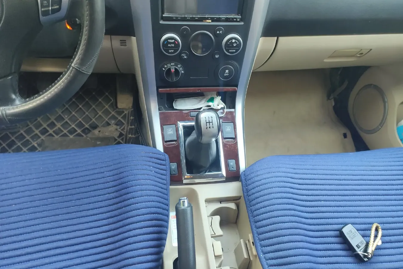 2012 Suzuki Grand Vitara 2.4L 166HP L4 5MT,autocango,china used car exporter,china ev exporter,chinese used car exporter,chinese used ev exporter