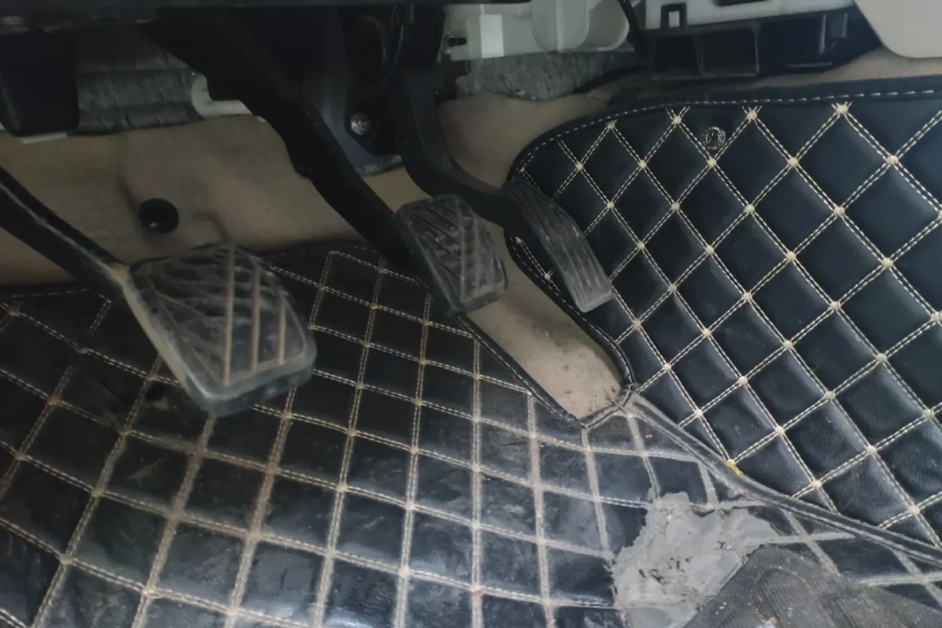 2012 Suzuki Grand Vitara 2.4L 166HP L4 5MT,autocango,china used car exporter,china ev exporter,chinese used car exporter,chinese used ev exporter