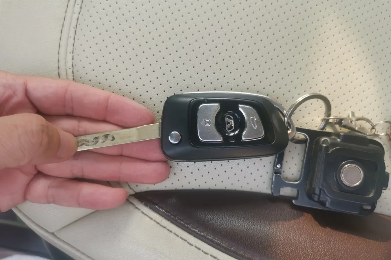 2015 HuaSong 7 2.0T 184HP L4 6AT,autocango,china used car exporter,china ev exporter,chinese used car exporter,chinese used ev exporter