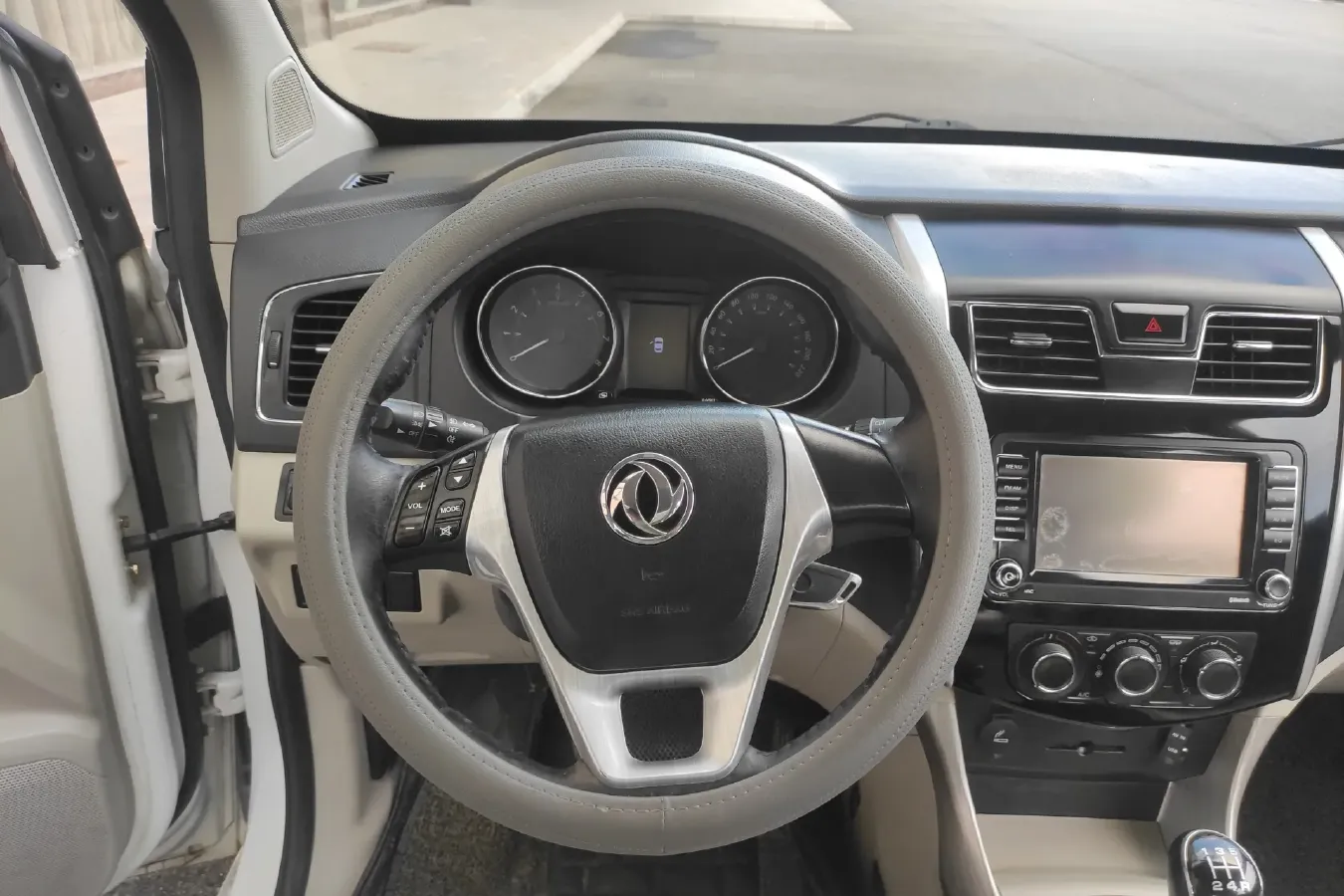 2016 DongFeng Forthing S500 1.5L 120HP L4 5MT,autocango,china used car exporter,china ev exporter,chinese used car exporter,chinese used ev exporter