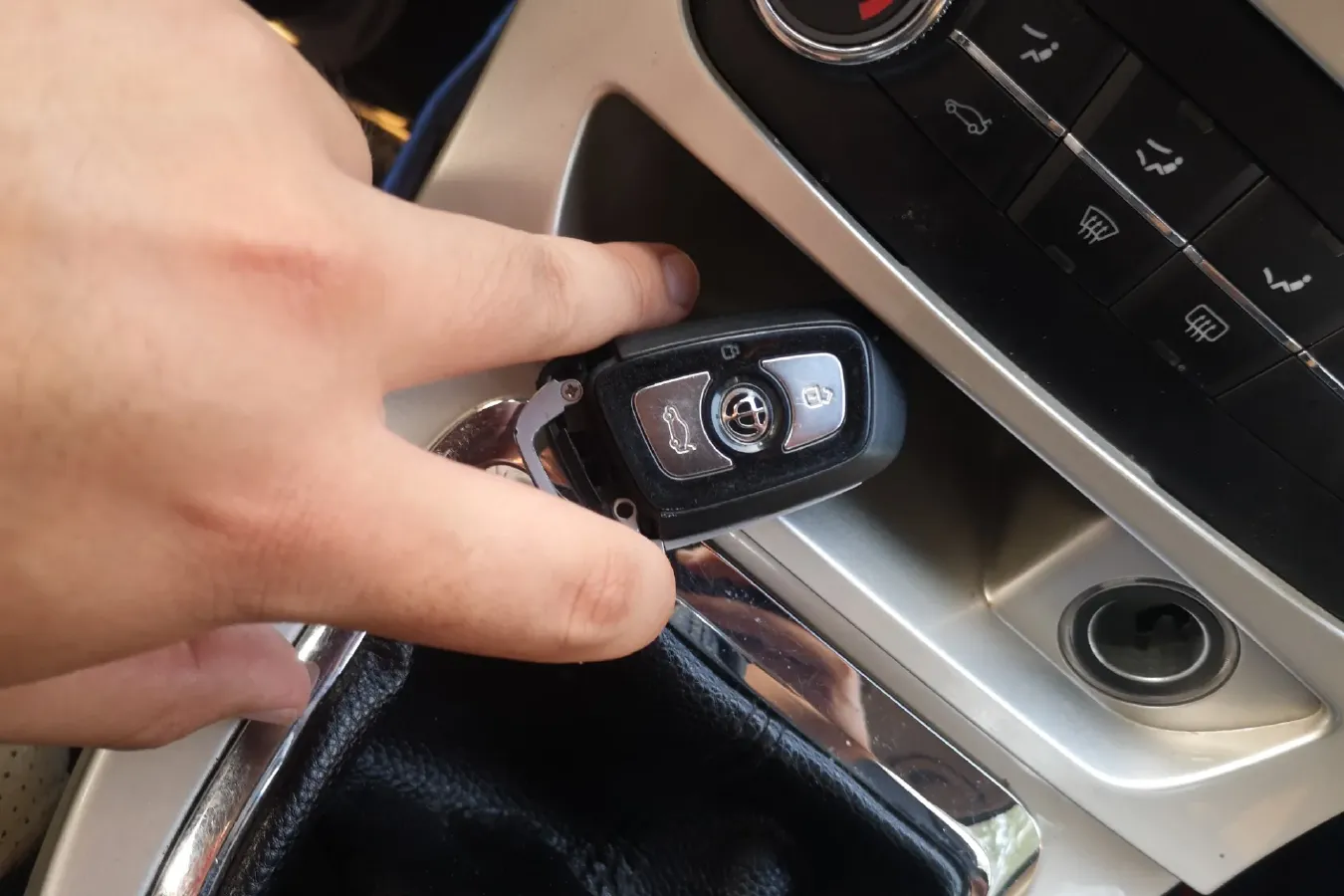 2013 Brilliance Auto H330 1.5L 105HP L4 5MT,autocango,china used car exporter,china ev exporter,chinese used car exporter,chinese used ev exporter