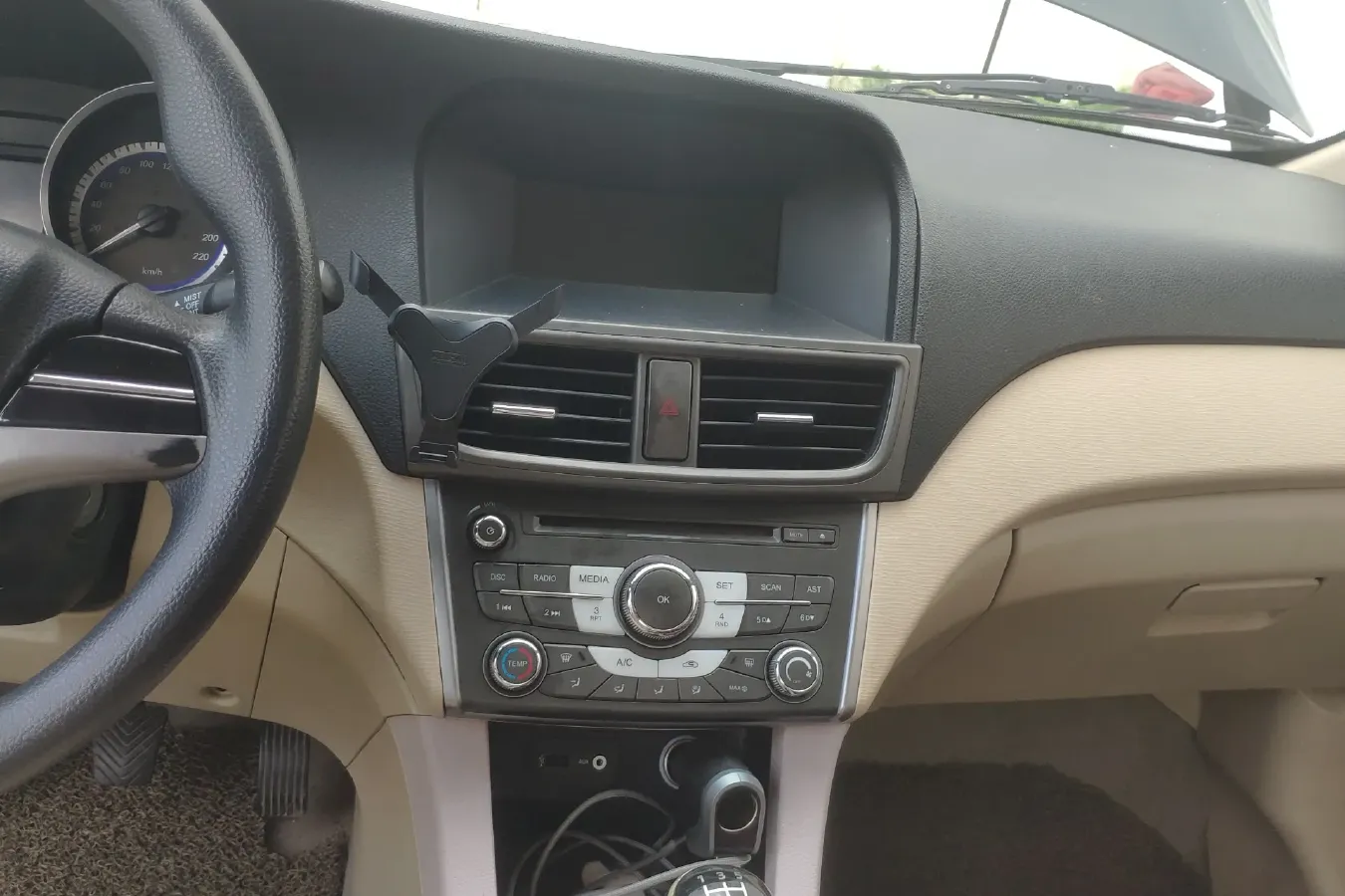 2012 Soueast V5 1.5L 120HP L4 5MT,autocango,china used car exporter,china ev exporter,chinese used car exporter,chinese used ev exporter