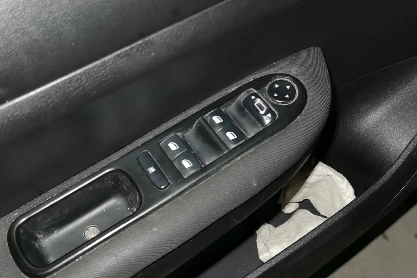 2010 Peugeot 307 1.6L 106HP L4 5MT,autocango,china used car exporter,china ev exporter,chinese used car exporter,chinese used ev exporter