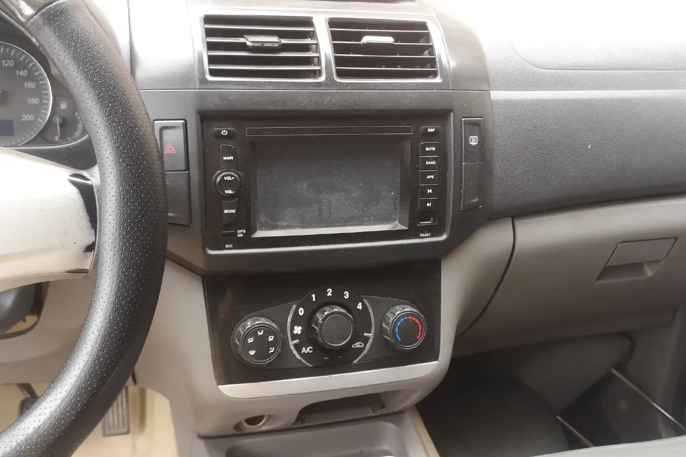 2014 BAIC WeiWang M20 1.5L 106HP L4 5MT,autocango,china used car exporter,china ev exporter,chinese used car exporter,chinese used ev exporter