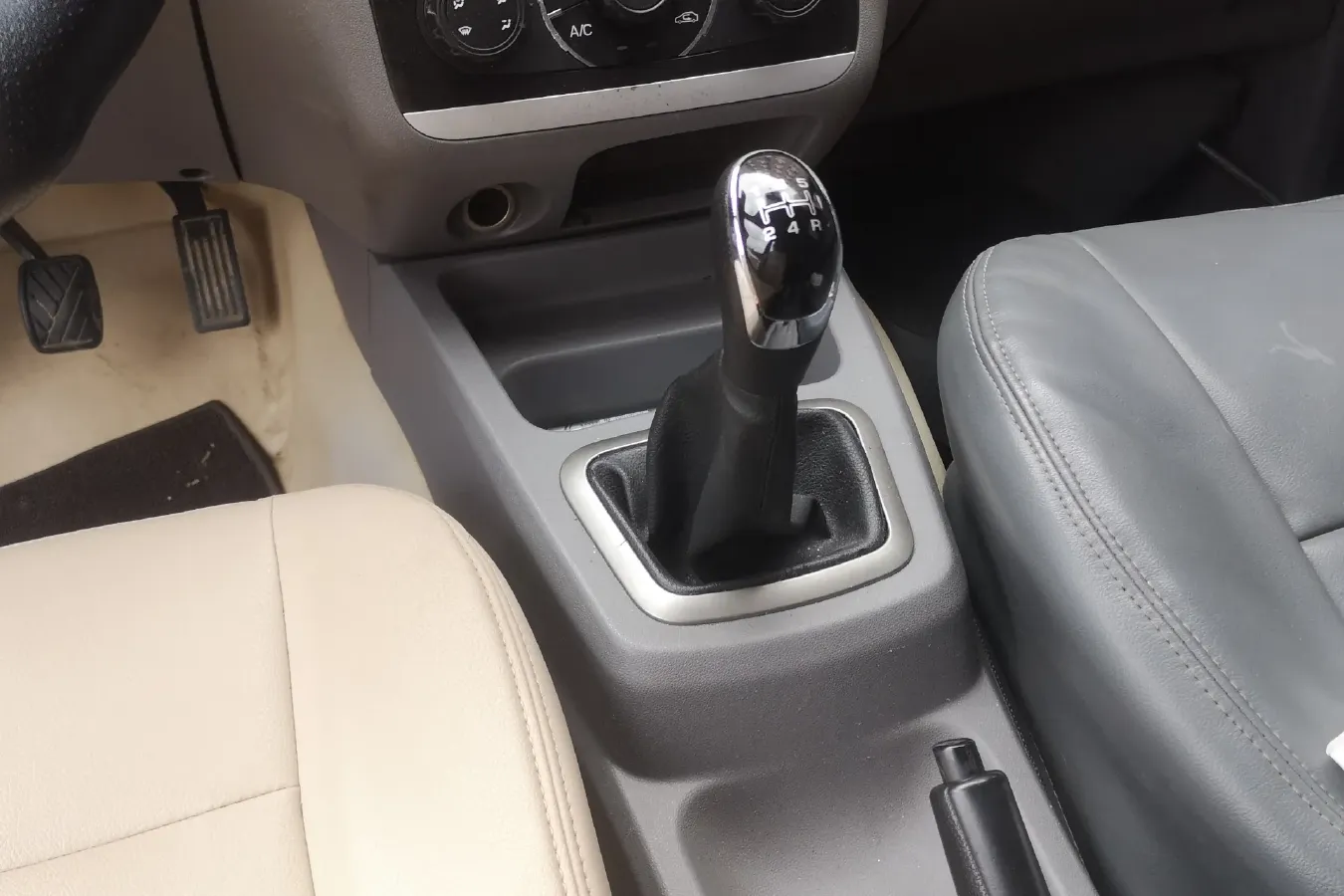 2014 BAIC WeiWang M20 1.5L 106HP L4 5MT,autocango,china used car exporter,china ev exporter,chinese used car exporter,chinese used ev exporter