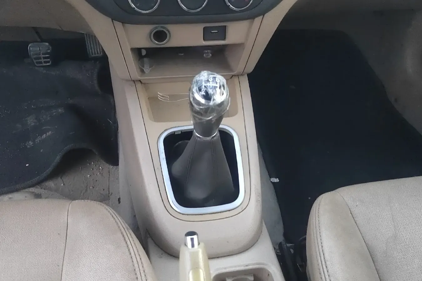 2011 Chery E5 1.5L 109HP L4 5MT,autocango,china used car exporter,china ev exporter,chinese used car exporter,chinese used ev exporter