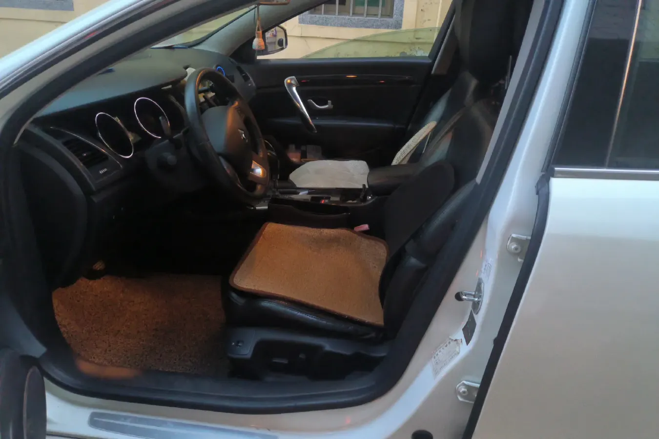 2012 Renault  Talisman 2.5L 190HP V6 6AT,autocango,china used car exporter,china ev exporter,chinese used car exporter,chinese used ev exporter