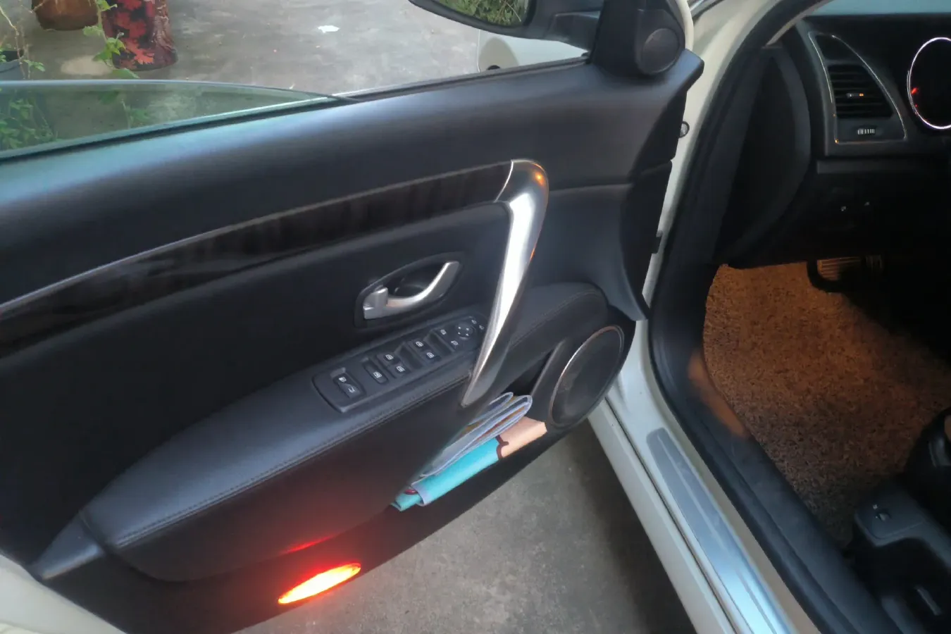 2012 Renault  Talisman 2.5L 190HP V6 6AT,autocango,china used car exporter,china ev exporter,chinese used car exporter,chinese used ev exporter