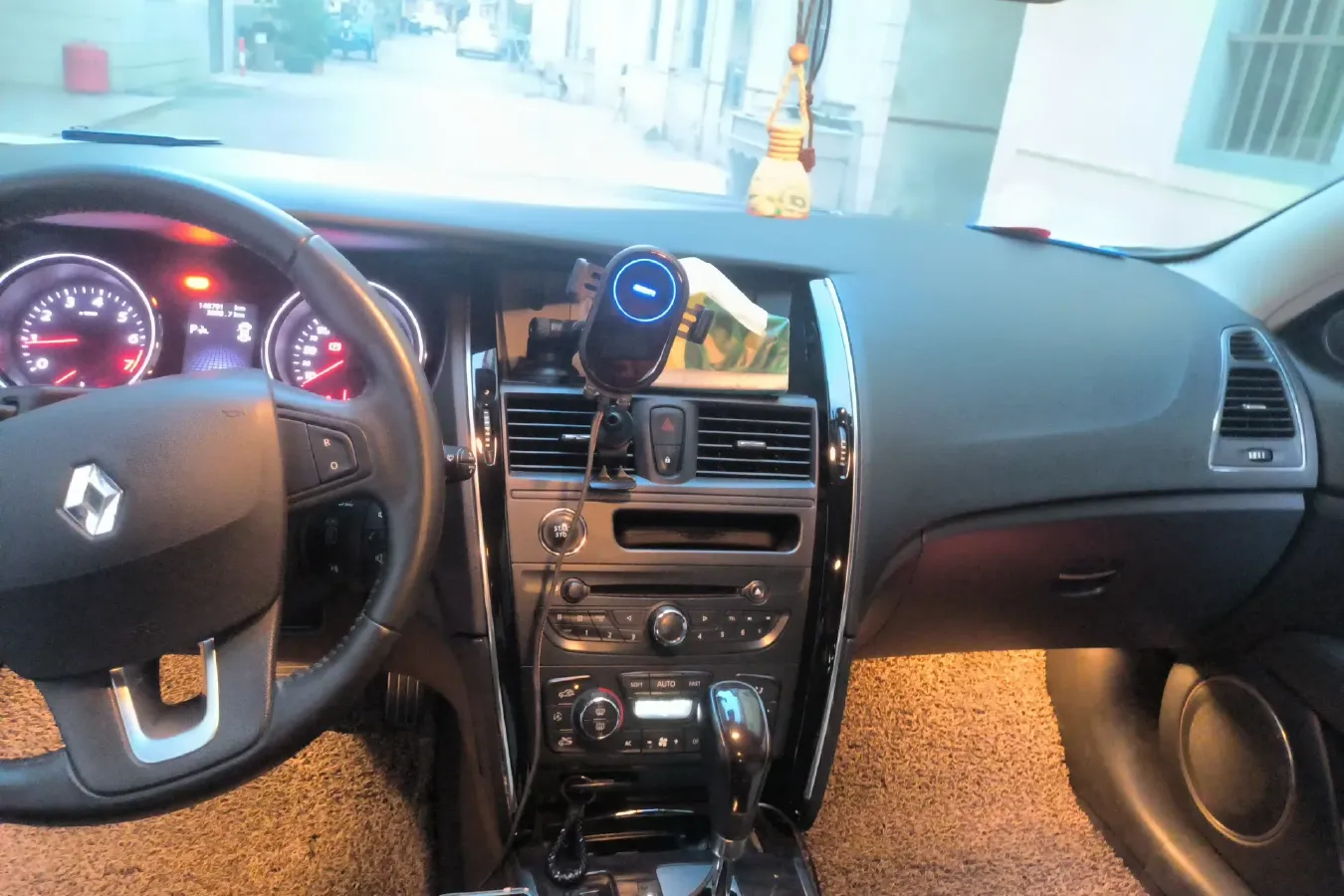 2012 Renault  Talisman 2.5L 190HP V6 6AT,autocango,china used car exporter,china ev exporter,chinese used car exporter,chinese used ev exporter