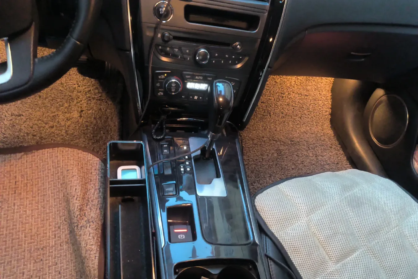 2012 Renault  Talisman 2.5L 190HP V6 6AT,autocango,china used car exporter,china ev exporter,chinese used car exporter,chinese used ev exporter