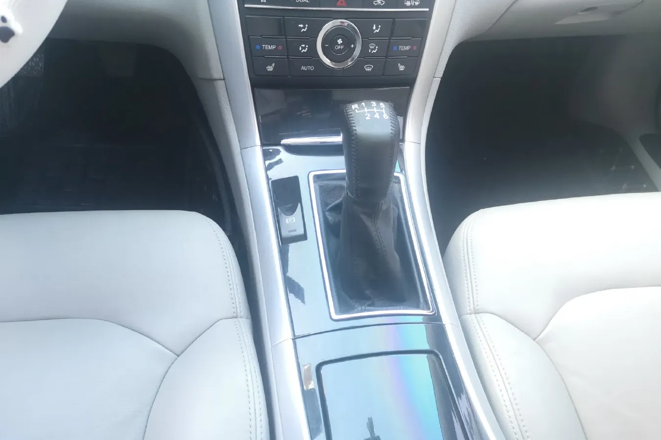 2012 Bestune B90 2.0L 146HP L4 6MT,autocango,china used car exporter,china ev exporter,chinese used car exporter,chinese used ev exporter