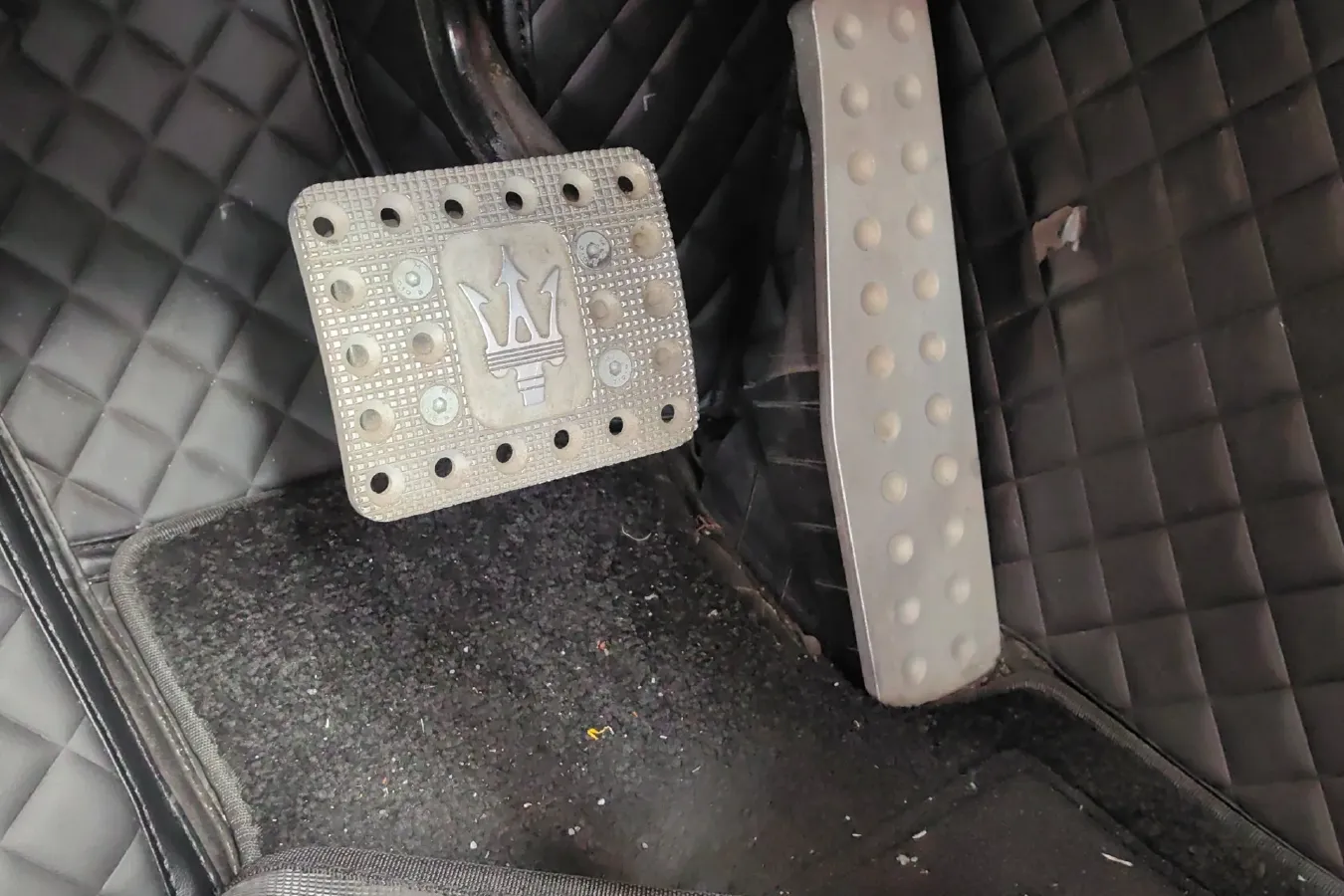 2010 Maserati GranCabrio 4.7L 439HP V8 6AT,autocango,china used car exporter,china ev exporter,chinese used car exporter,chinese used ev exporter