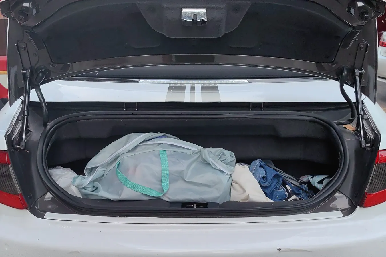 2010 Maserati GranCabrio 4.7L 439HP V8 6AT,autocango,china used car exporter,china ev exporter,chinese used car exporter,chinese used ev exporter