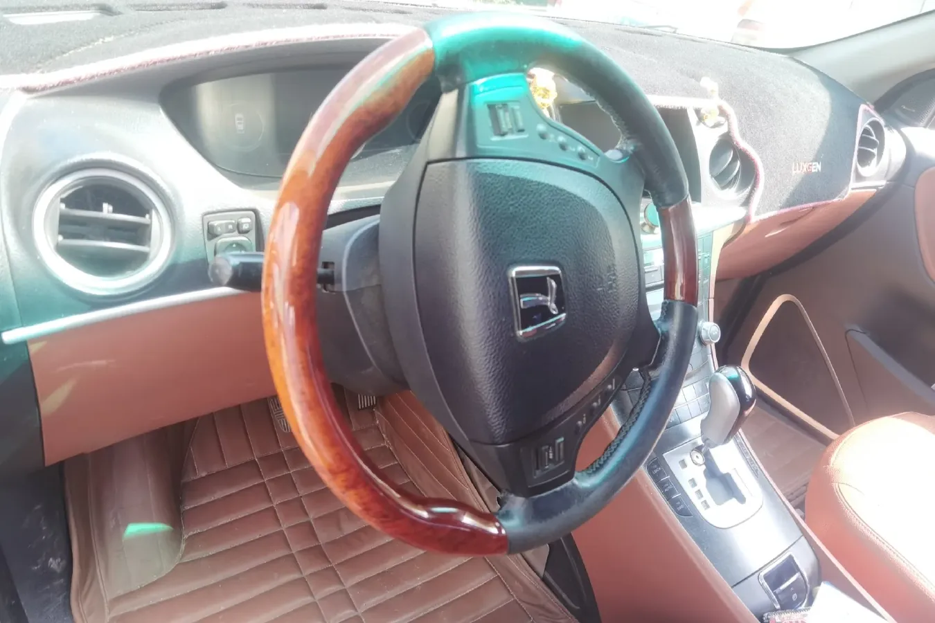 2013 Luxgen Grand7 SUV 2.2T 178HP L4 5AT,autocango,china used car exporter,china ev exporter,chinese used car exporter,chinese used ev exporter