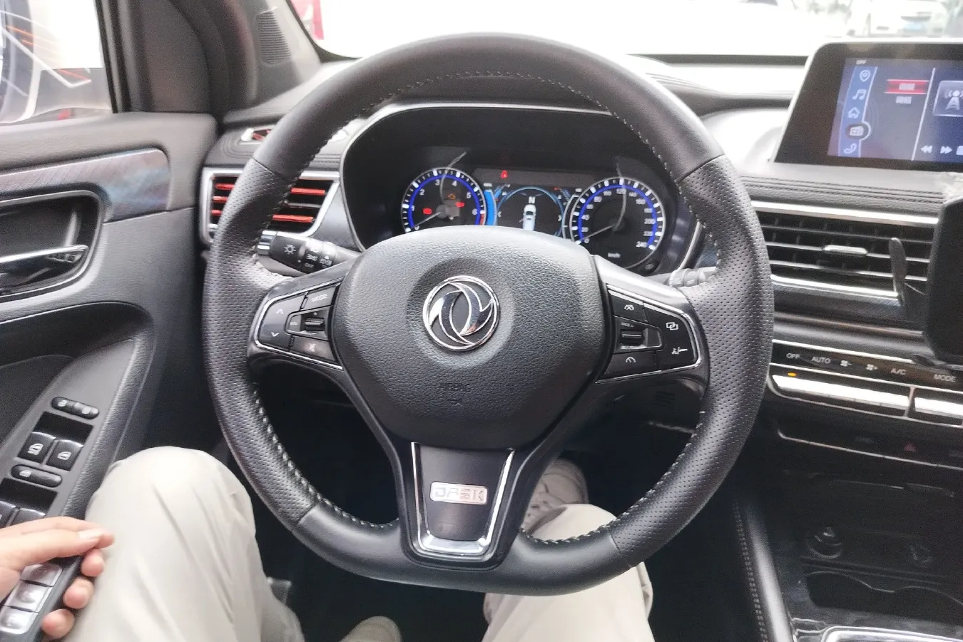 2019 DongFeng Fengon 580 1.8L 133HP L4 E-CVT PHEV 12.69KWH,autocango,china used car exporter,china ev exporter,chinese used car exporter,chinese used ev exporter