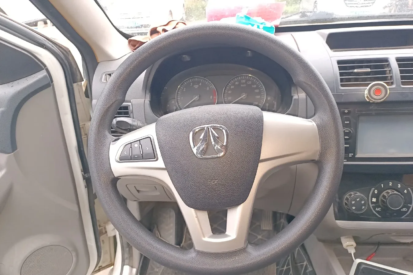 2014 BAIC WeiWang M20 1.5L 106HP L4 5MT,autocango,china used car exporter,china ev exporter,chinese used car exporter,chinese used ev exporter