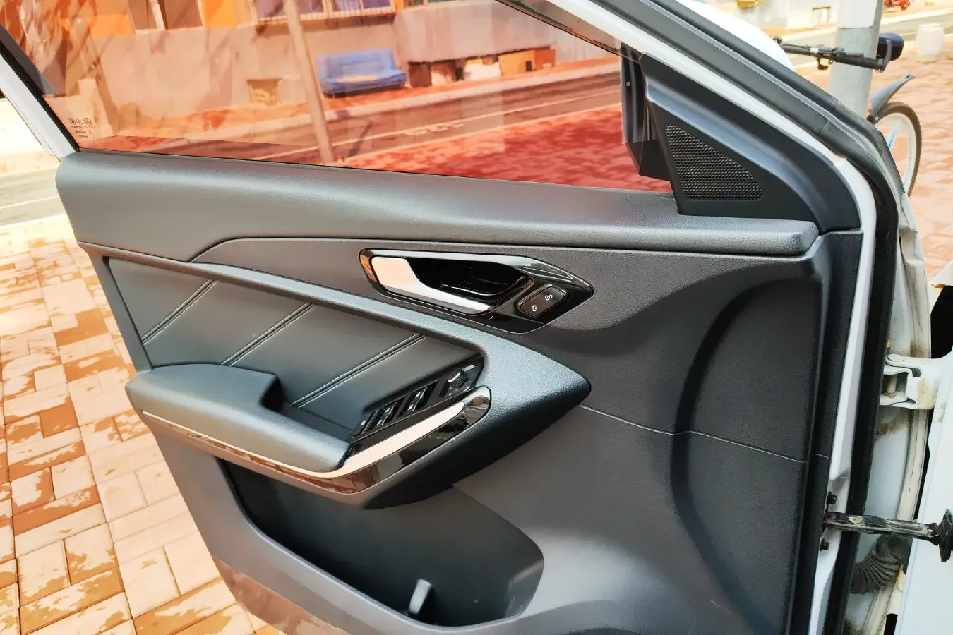 2018 FAW Senia R9 1.2T 143HP L4 5MT,autocango,china used car exporter,china ev exporter,chinese used car exporter,chinese used ev exporter