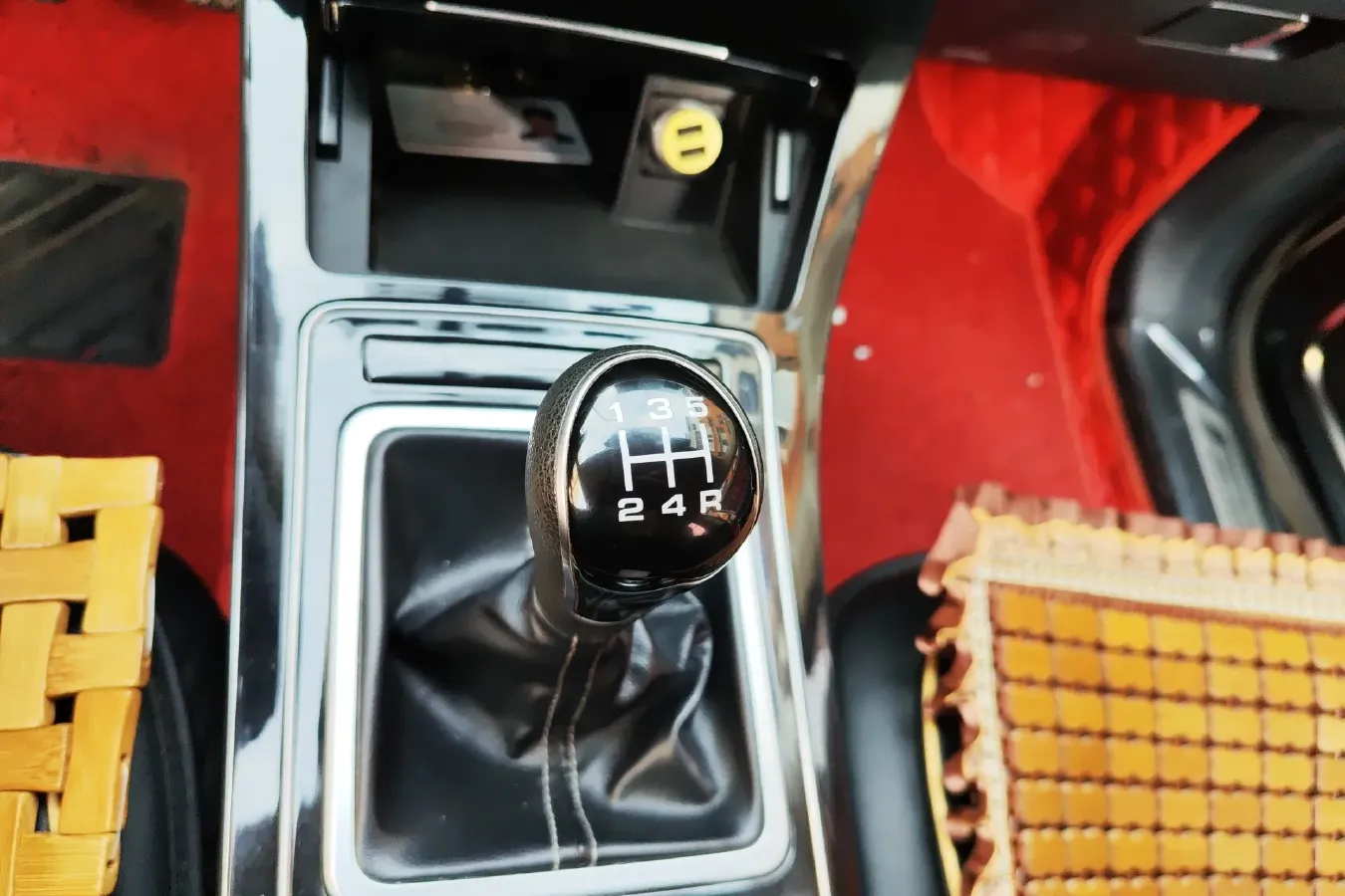 2018 FAW Senia R9 1.2T 143HP L4 5MT,autocango,china used car exporter,china ev exporter,chinese used car exporter,chinese used ev exporter