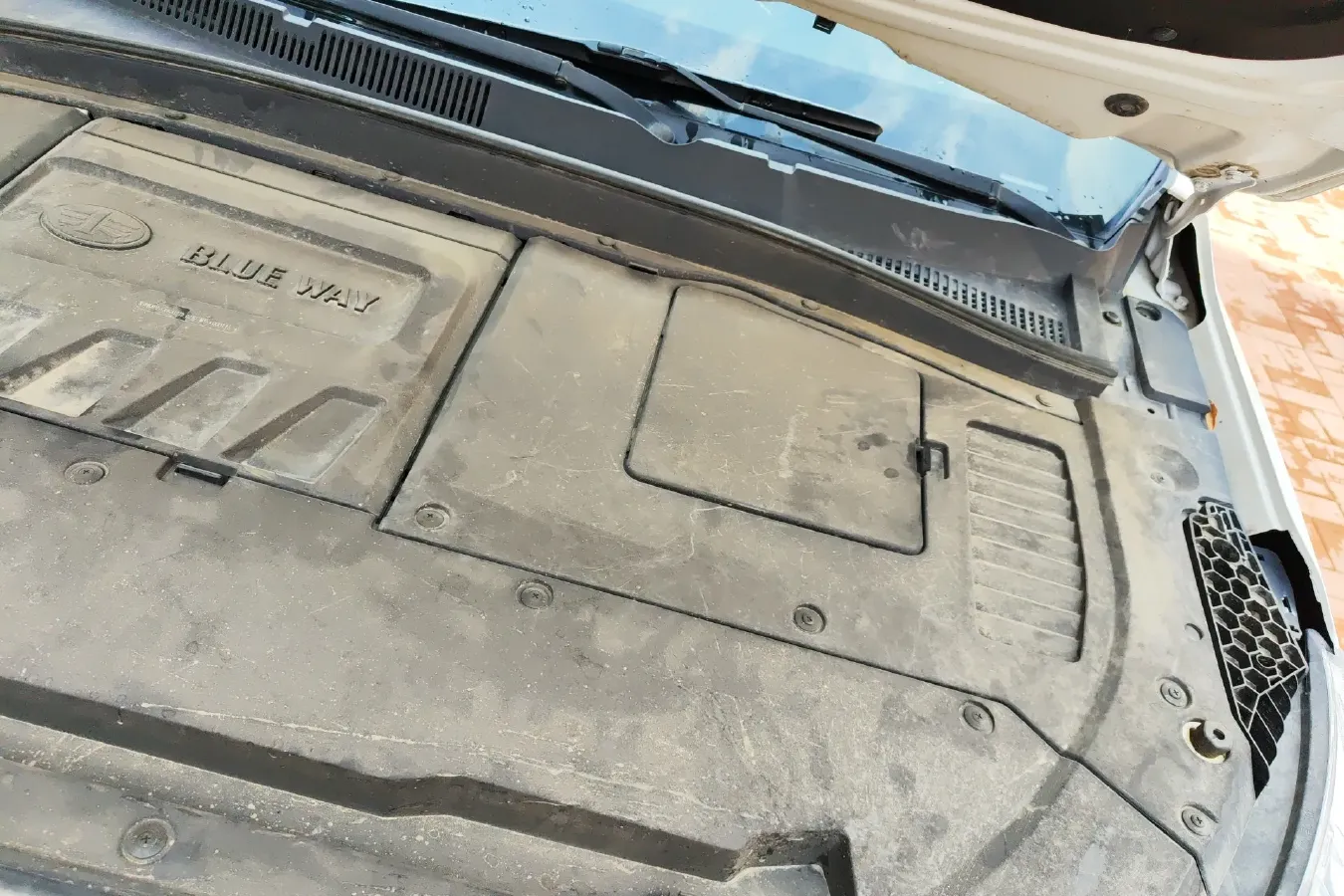 2018 FAW Senia R9 1.2T 143HP L4 5MT,autocango,china used car exporter,china ev exporter,chinese used car exporter,chinese used ev exporter