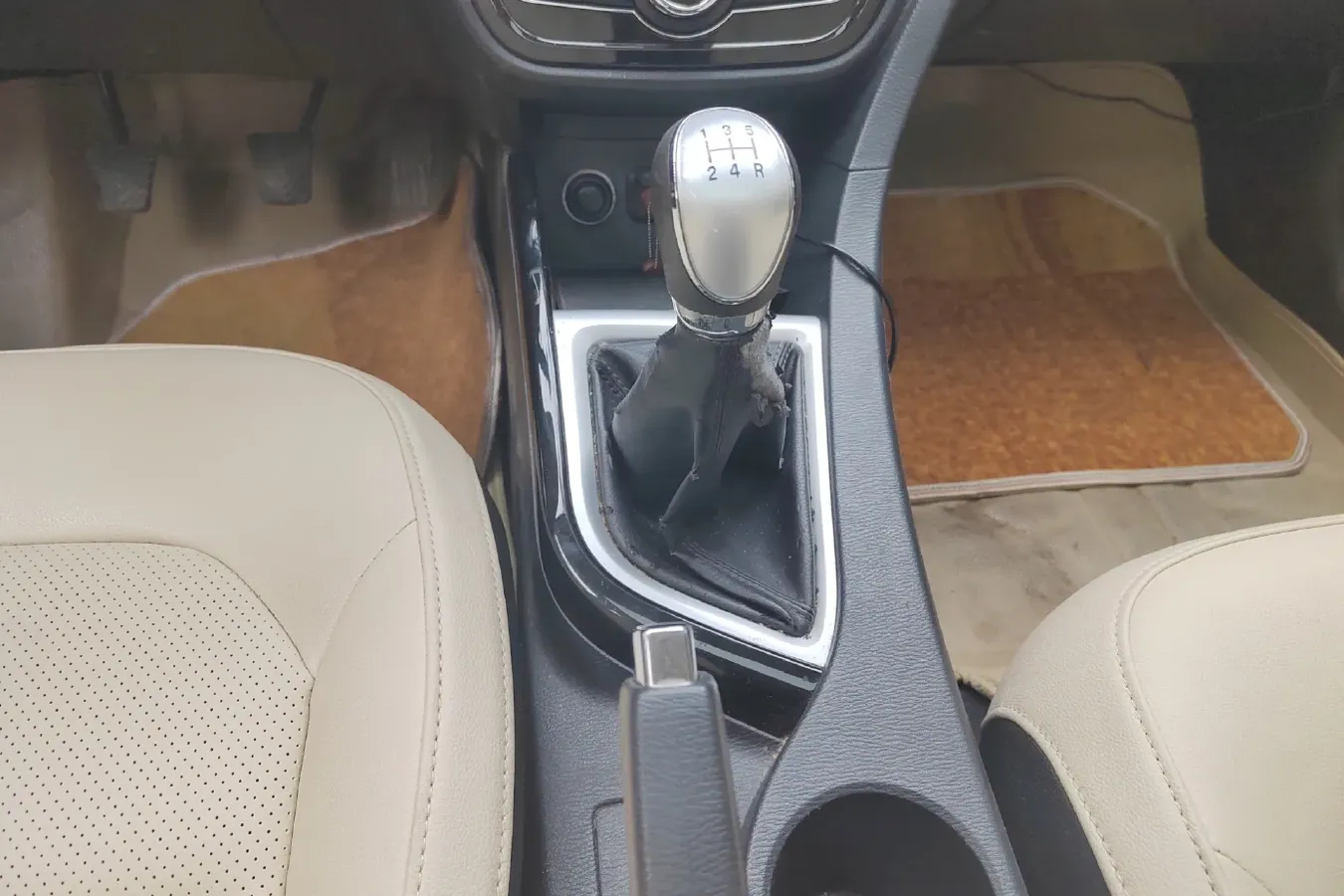 2015 ChangAn Alsvin V7 1.6L 124HP L4 5MT,autocango,china used car exporter,china ev exporter,chinese used car exporter,chinese used ev exporter