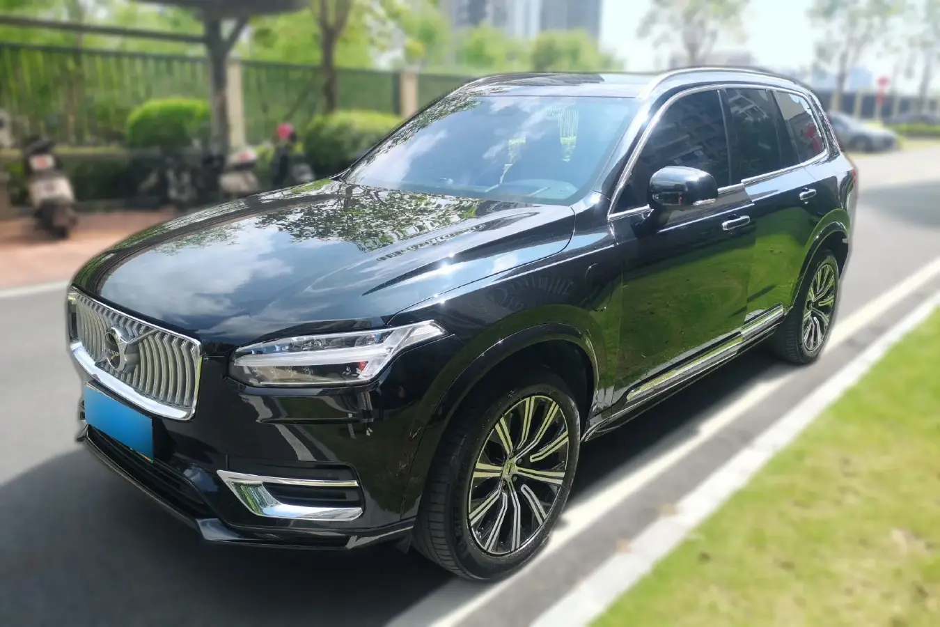 2022 Volvo XC90 2.0T 310HP L4 8AT PHEV 18.8KWH