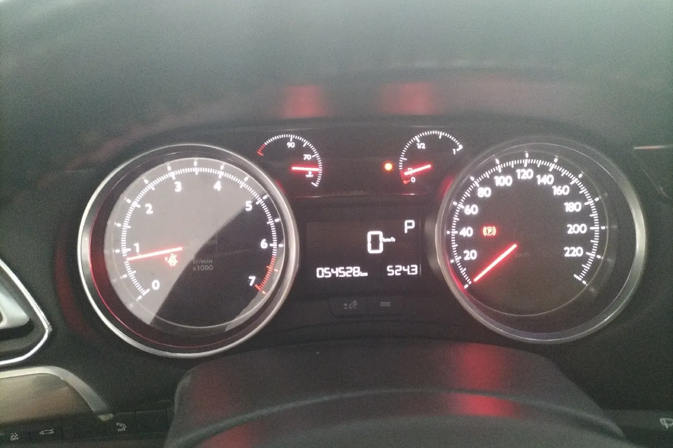 2015 Peugeot 408 1.2T 136HP L3 6AT,autocango,china used car exporter,china ev exporter,chinese used car exporter,chinese used ev exporter