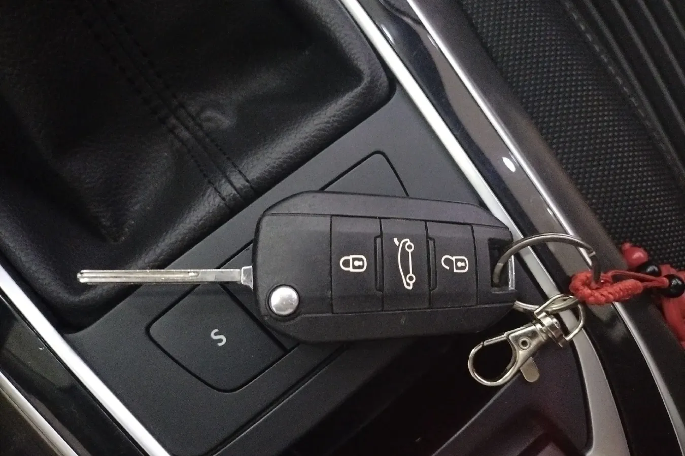 2015 Peugeot 408 1.2T 136HP L3 6AT,autocango,china used car exporter,china ev exporter,chinese used car exporter,chinese used ev exporter