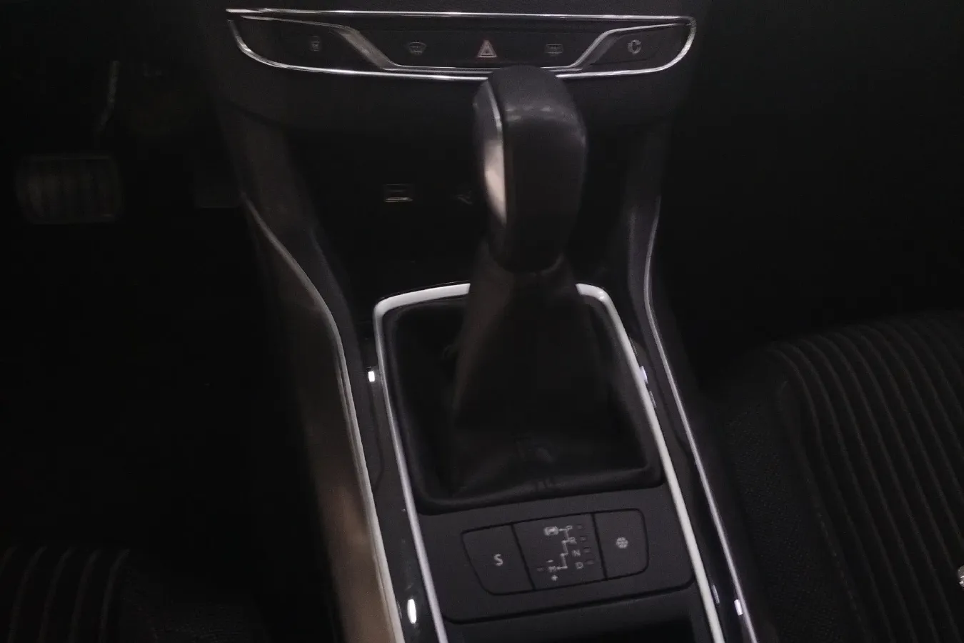 2015 Peugeot 408 1.2T 136HP L3 6AT,autocango,china used car exporter,china ev exporter,chinese used car exporter,chinese used ev exporter