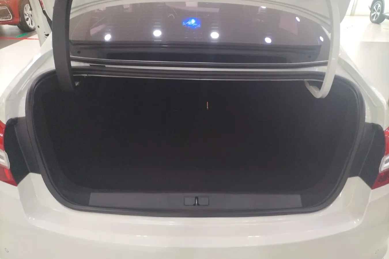 2015 Peugeot 408 1.2T 136HP L3 6AT,autocango,china used car exporter,china ev exporter,chinese used car exporter,chinese used ev exporter