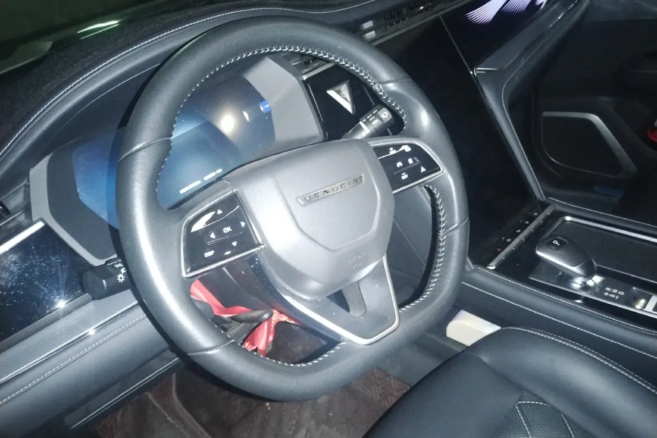 2020 Venucia Star 1.5T 190HP L4 7DCT,autocango,china used car exporter,china ev exporter,chinese used car exporter,chinese used ev exporter