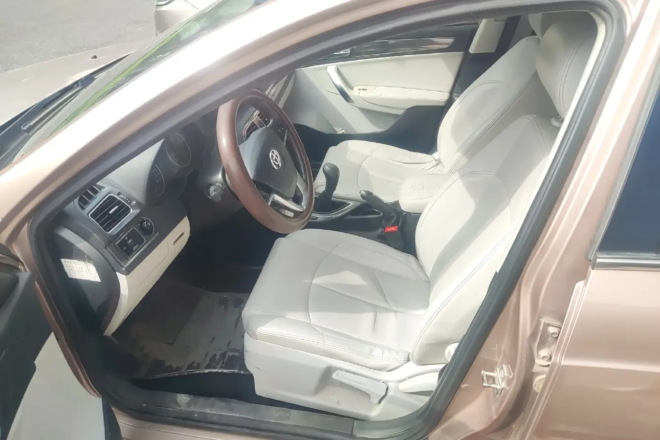 2011 Brilliance Auto H530 1.6L 118HP L4 5MT,autocango,china used car exporter,china ev exporter,chinese used car exporter,chinese used ev exporter