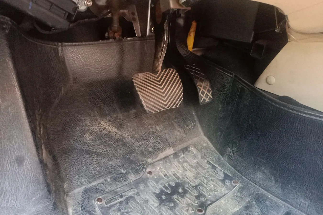 2013 Brilliance Auto H330 1.5L 105HP L4 4AT,autocango,china used car exporter,china ev exporter,chinese used car exporter,chinese used ev exporter