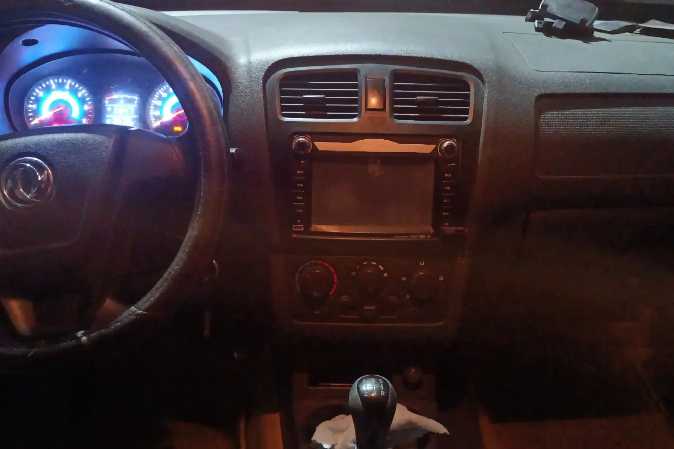 2014 DongFeng Fengon Fengon 330 1.5L 116HP L4 5MT,autocango,china used car exporter,china ev exporter,chinese used car exporter,chinese used ev exporter