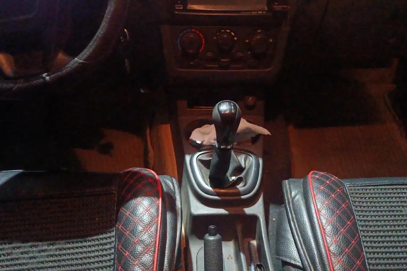 2014 DongFeng Fengon Fengon 330 1.5L 116HP L4 5MT,autocango,china used car exporter,china ev exporter,chinese used car exporter,chinese used ev exporter