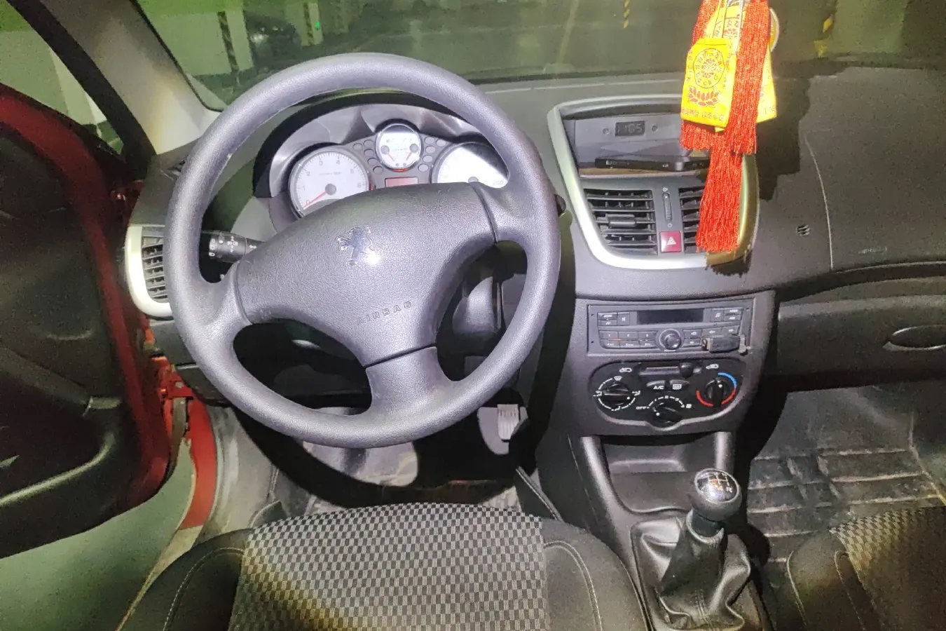 2011 Peugeot 207 1.4L 76HP L4 5MT,autocango,china used car exporter,china ev exporter,chinese used car exporter,chinese used ev exporter